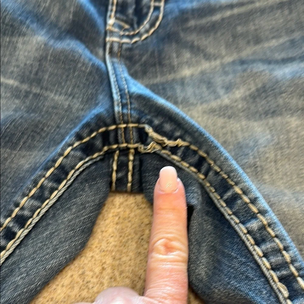 Rock Revival Men’s 40/31 light blue jeans good condition, no holes, no button